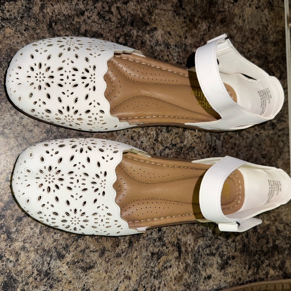 Chic White Cutout Sandals
